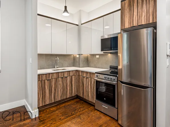 1031 Montgomery Street image 3 of 13