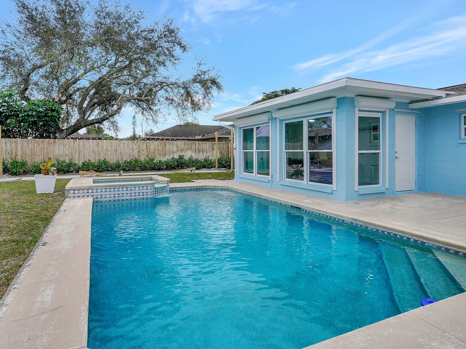 3 bed, 1600 sqft, $4,300 — Photo 2
