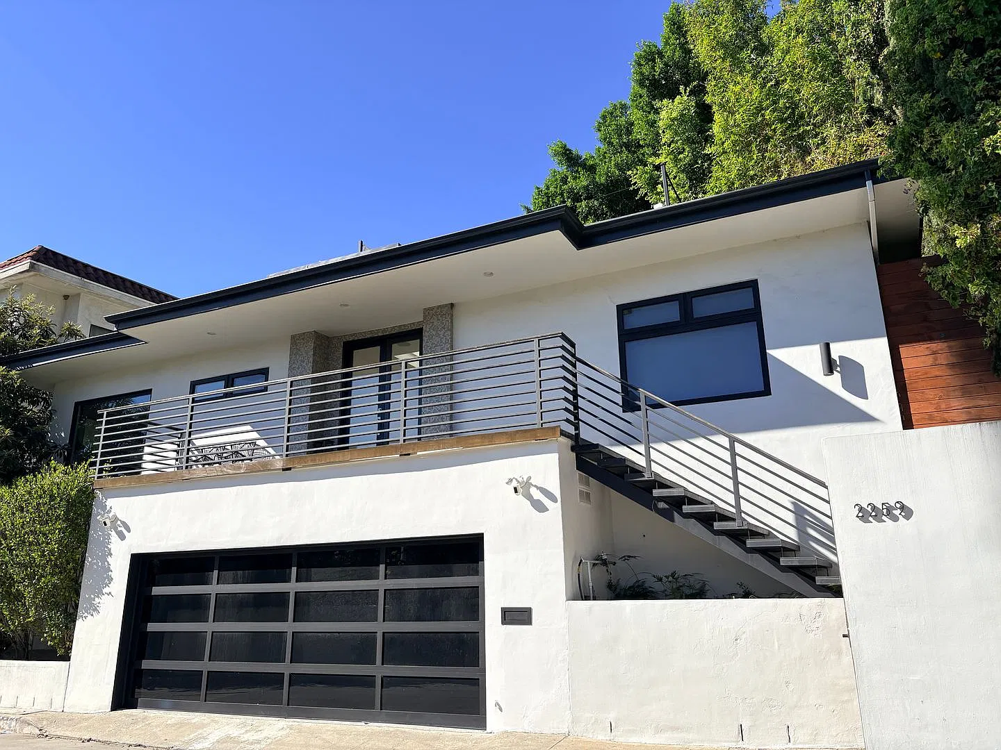 Hollywood Dell Mid-Century Modern w/ Rooftop Deck — Photo 1