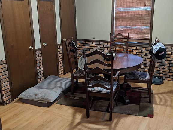 5th image of 210 W Avenue F