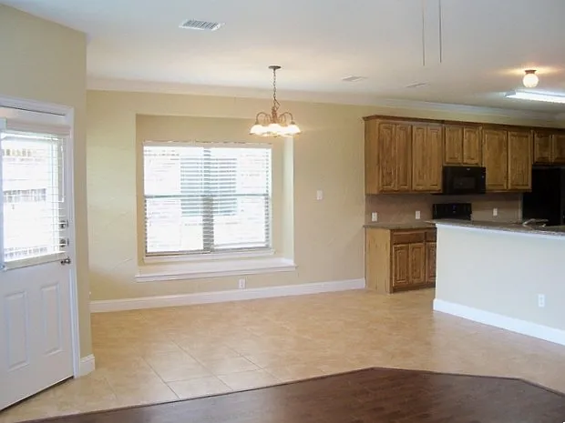 5 bed, 4.0 bath, 2853 sqft, $3,125 — Photo 3