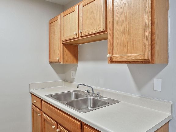 5th image of 912 22nd Ave S APT 106