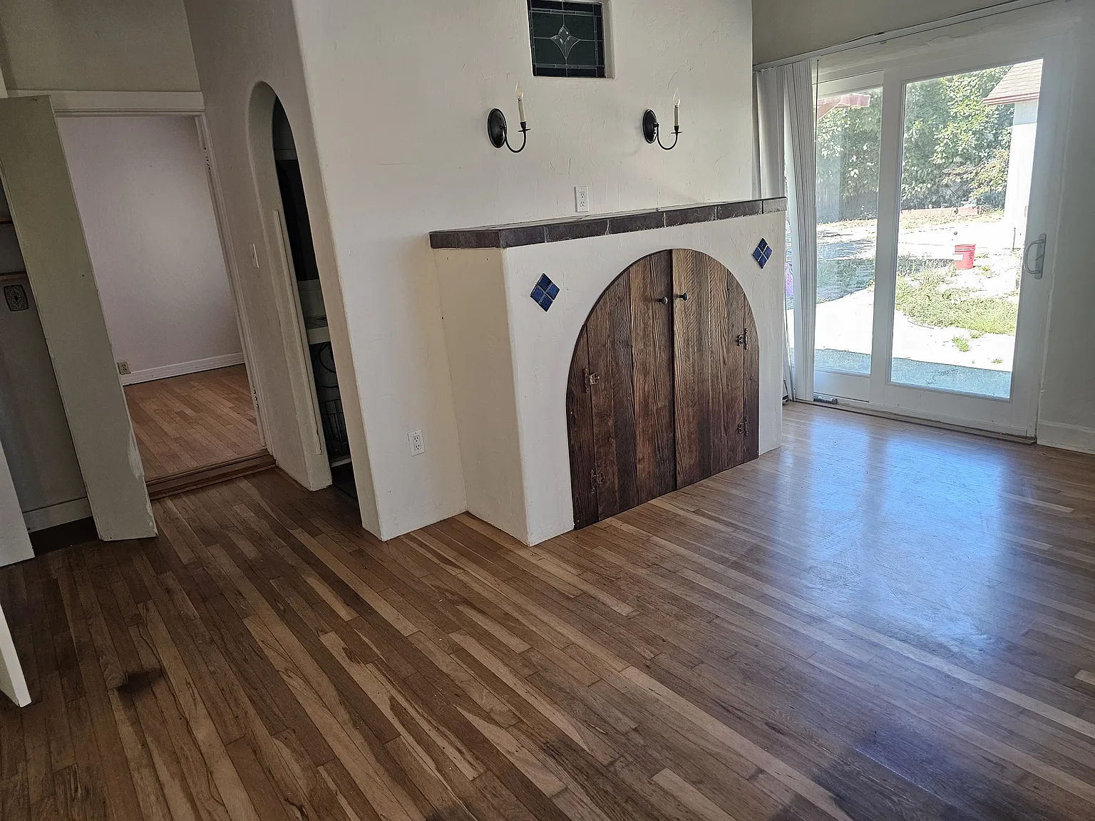 3 bed, 1946 sqft, $3,400 — Photo 2
