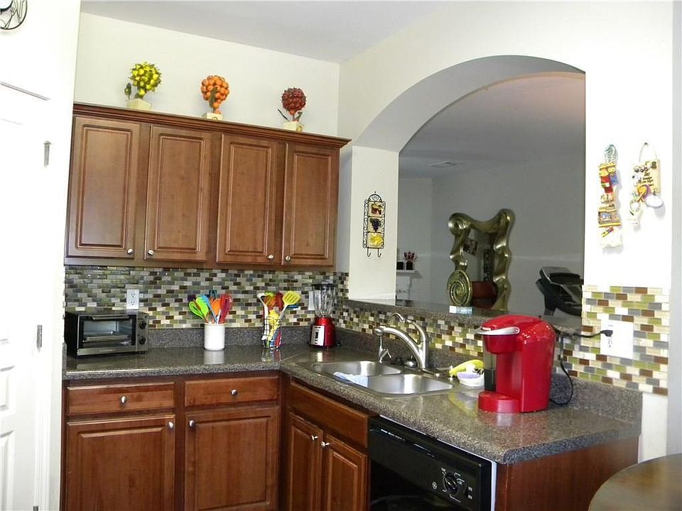 2nd image of 1999 Burns View Ln
