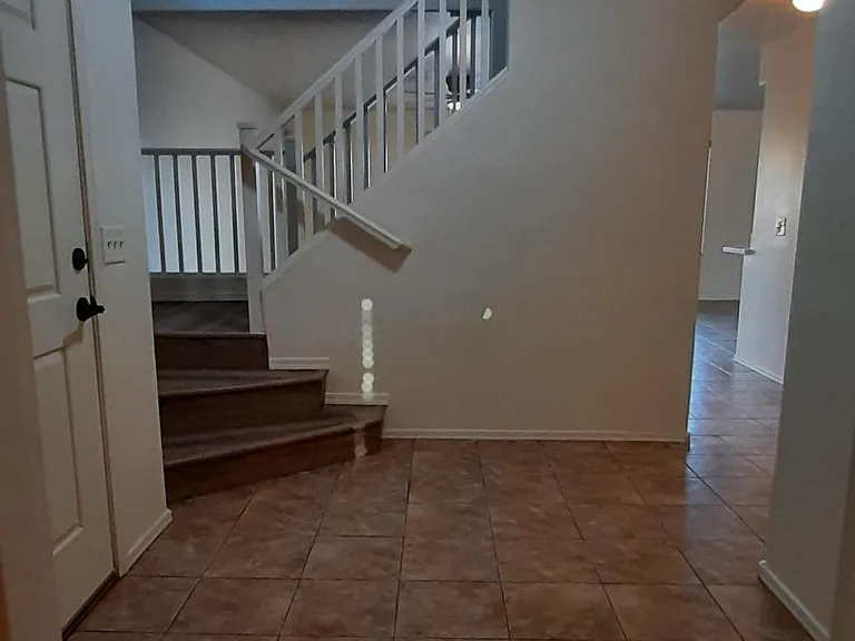 7221 S 41st Dr — Photo 2