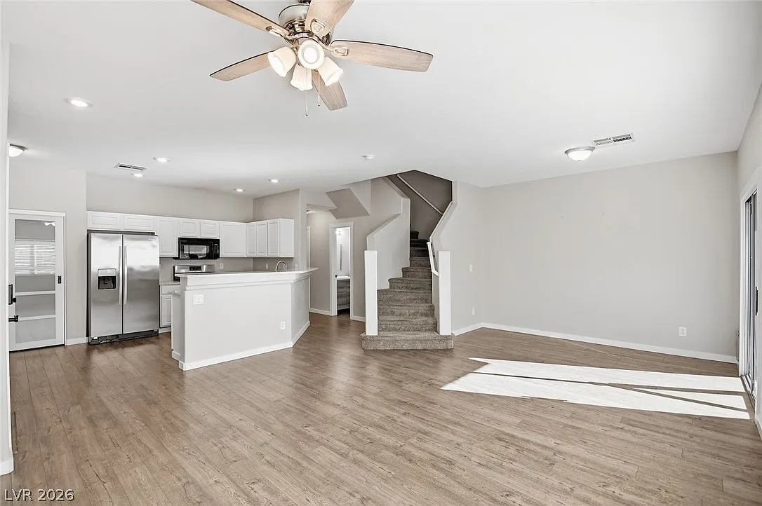 3 bed, 2.5 bath, 1423 sqft, $1,850 — Photo 4