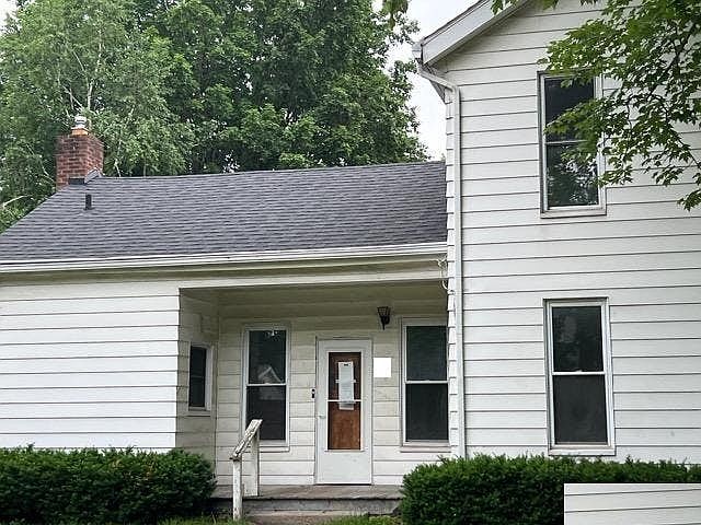 1st image of 325 E Main St