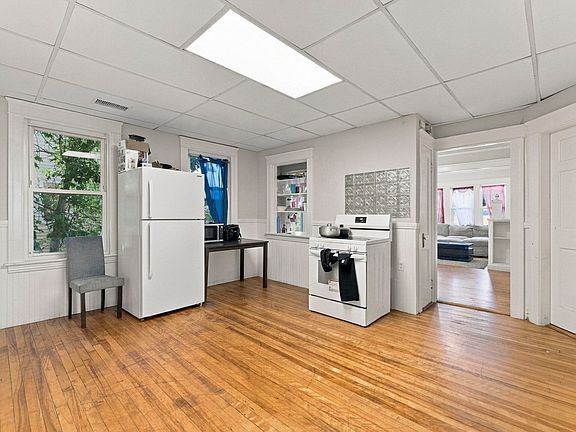 4th image of 169 Perry Ave