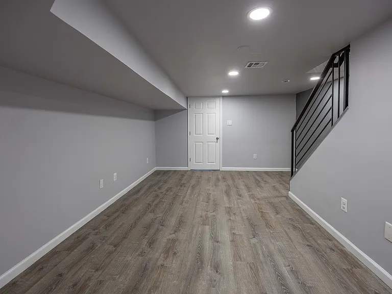 574 E Herman St — Photo 28