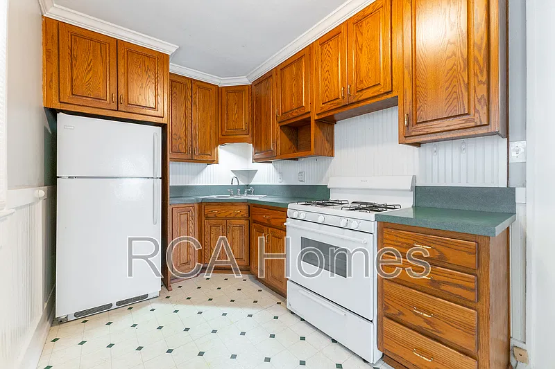2 bed, 1.0 bath, $1,300 — Photo 3
