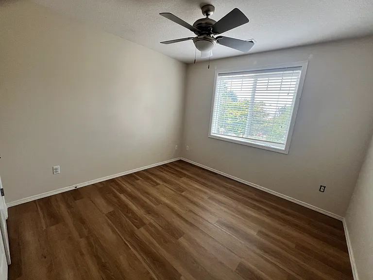 17811 NE 20th St — Photo 11