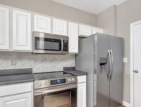 3 bed, 2.5 bath, 1466 sqft, $2,300 — Photo 4