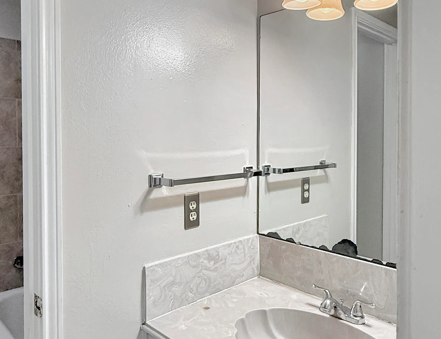 2 bed, 1.5 bath, 1066 sqft, $1,100 — Photo 3