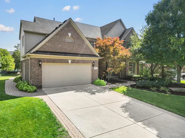 1262 Tulberry Cir, Rochester, MI 48306