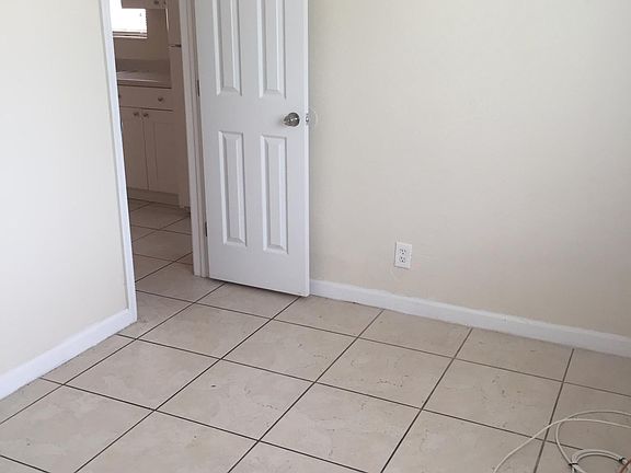 4th image of 1078 NE 39th St