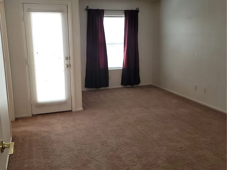 9275 Hollander Ave — Photo 15