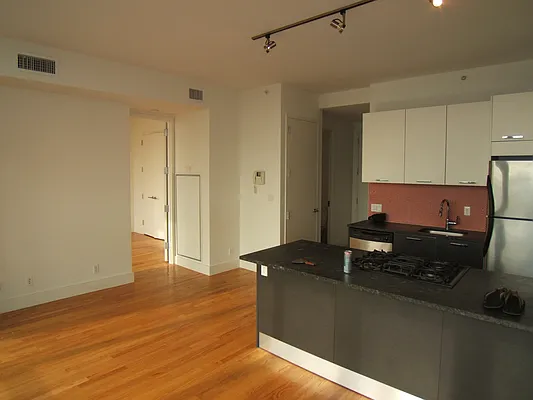 Rented by Joel Weisz, LREB | media 5