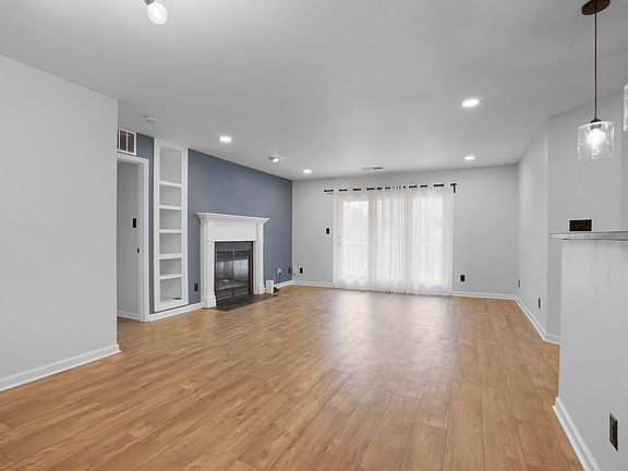 3rd image of 7503 Ashby Ln