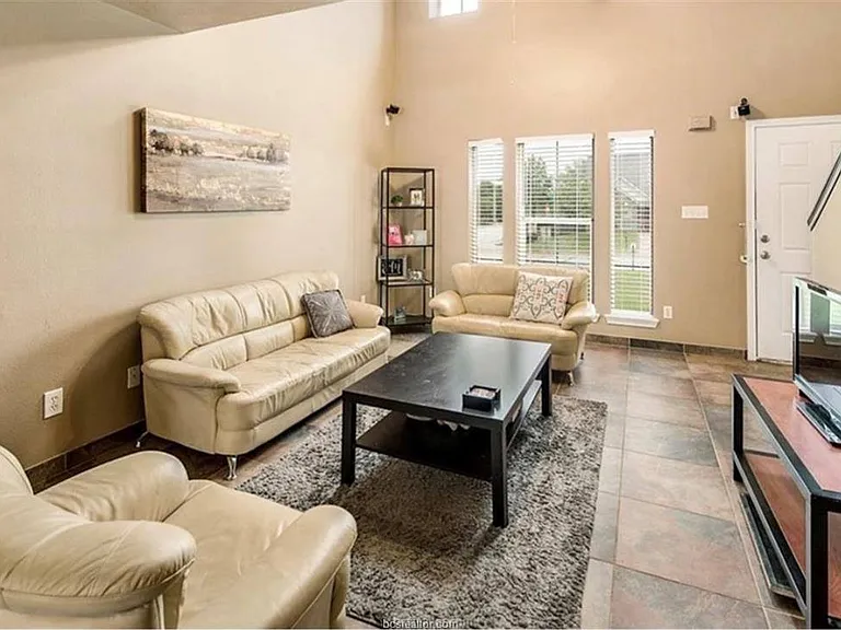 2443 Pintail Loop — Photo 3