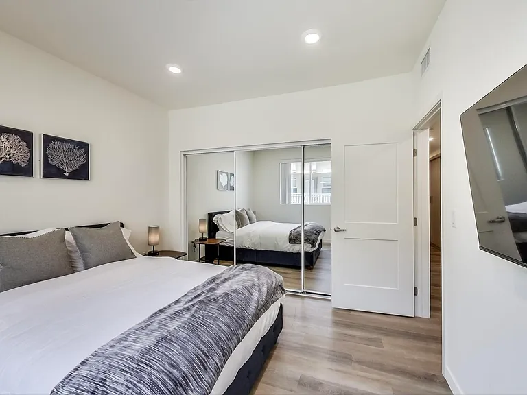 11616 Burbank Blvd #Penthouse 2 — Photo 17