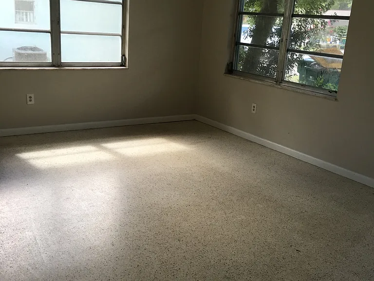 914 San Remo Ave — Photo 1