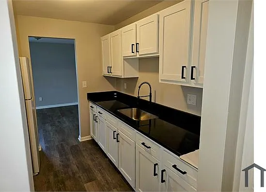 3 bed, $1,395 — Photo 1