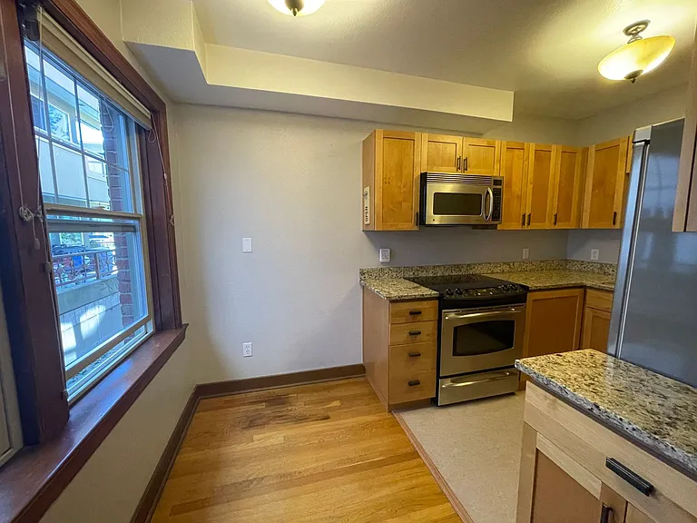 124 Warren Ave N #209 — Photo 9
