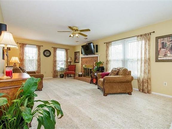 5th image of 15 Deer Trail Dr