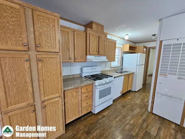 4 Parkview Dr, New Hartford, NY 13413