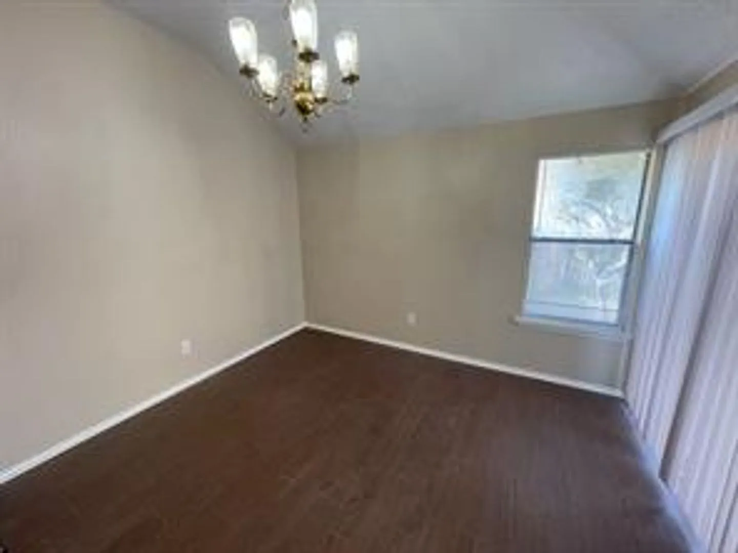 Spacious 2 Bedroom Duplex — Photo 3