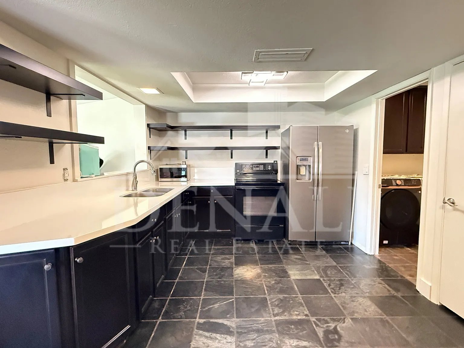 3 bed, 2.0 bath, 1451 sqft, $2,195 — Photo 4