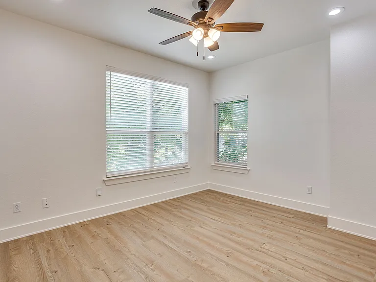 3211 Forest Park Blvd — Photo 29