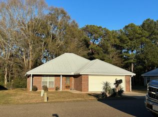 9 Longwood Place Dr, Hattiesburg, MS 39402