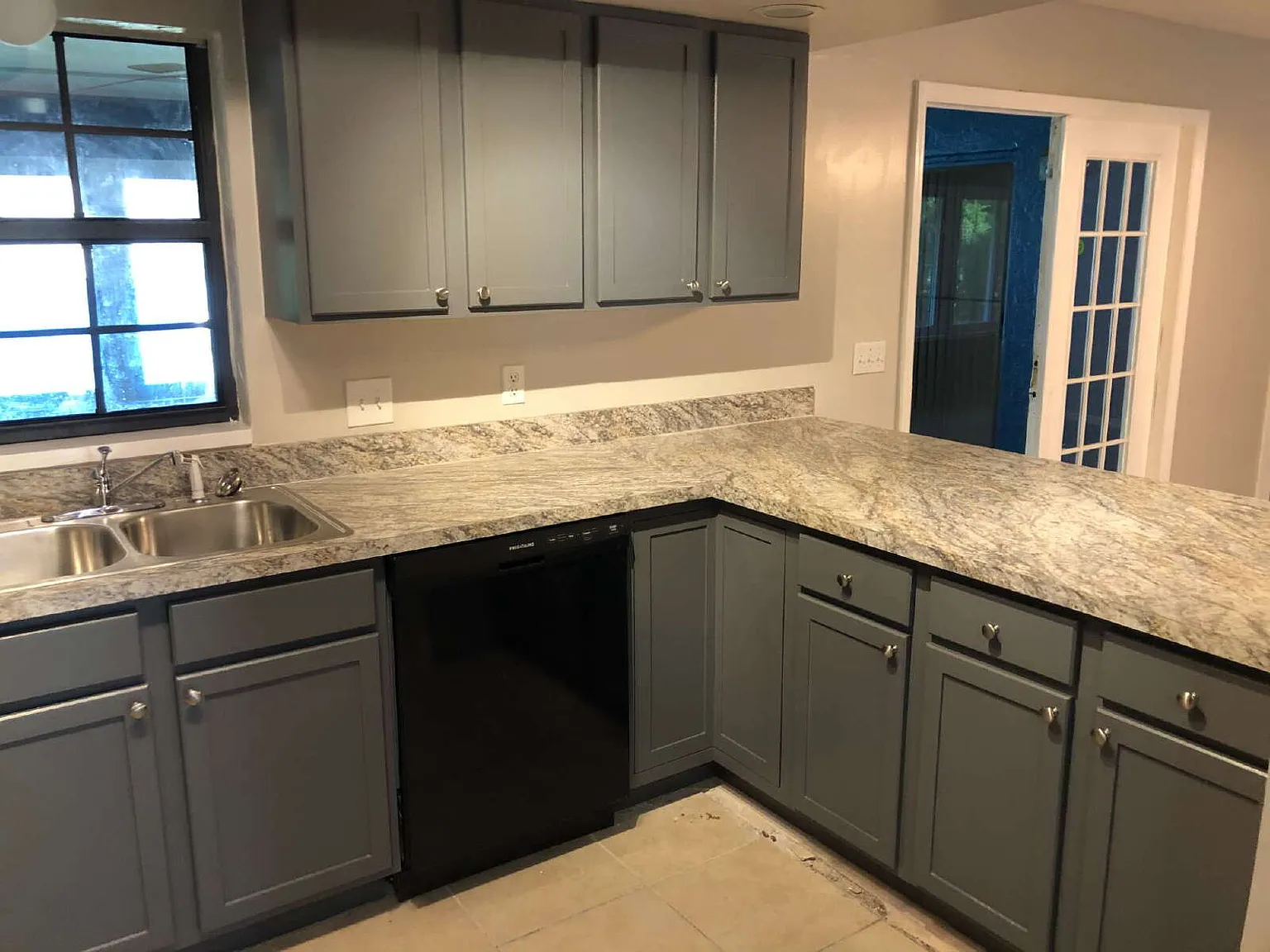 4 bed, 2.0 bath, 2071 sqft, $2,295 — Photo 4
