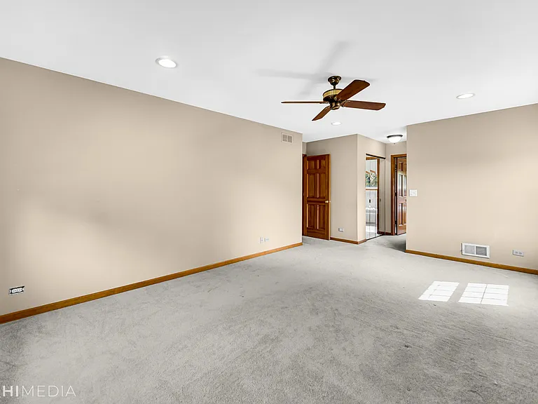 1341 E Thacker St — Photo 22