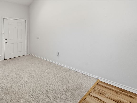 5th image of 937 Heather Ct