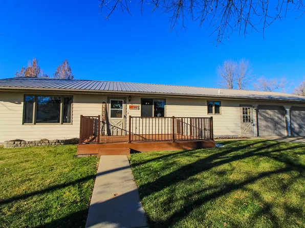 405 1st Ave NW, Kenmare, ND 58746