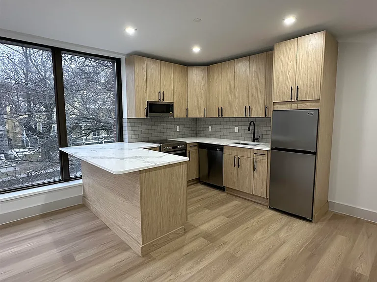 215 Main St #202 — Photo 5