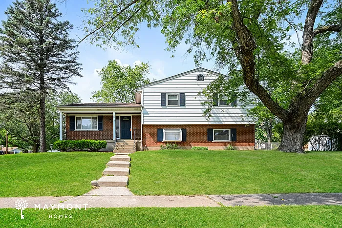 2512 Grosvenor Dr