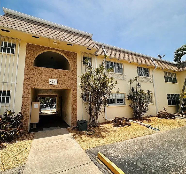 4931 Vincennes Ct #7