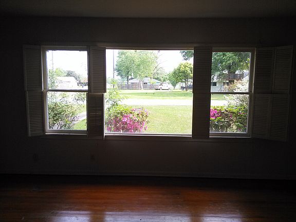 4th image of 4749 Lawndale Ave