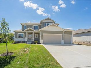 1513 SW Georgetown Dr, Lees Summit, MO 64082