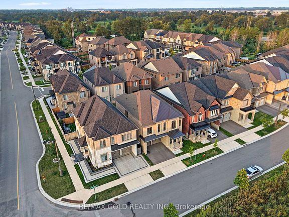 4th image of 1199 Queens Plate Rd E