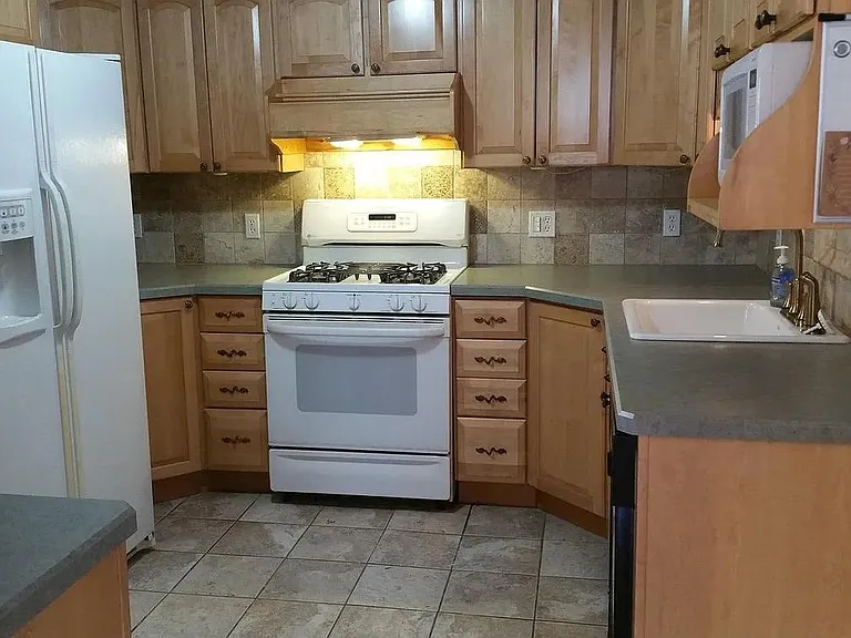 148 Middle Ave — Photo 9