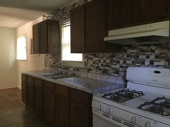 4th image of 1409 Skyline Dr