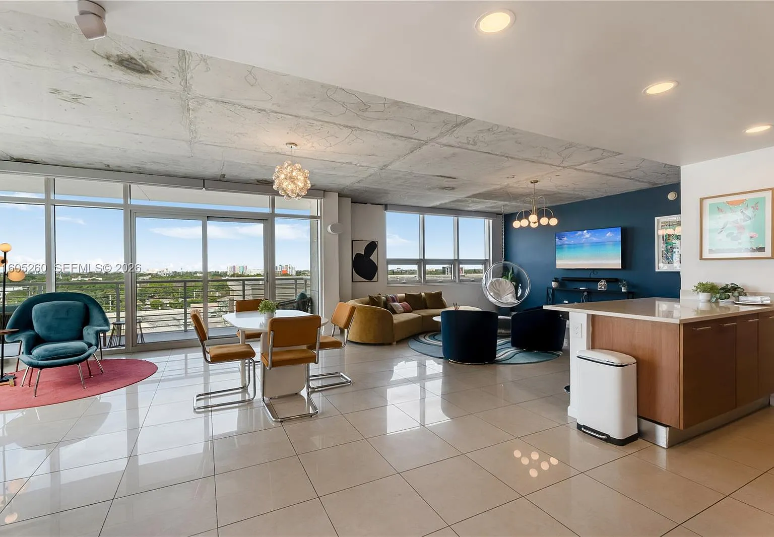 Midblock Miami Condo — Photo 4