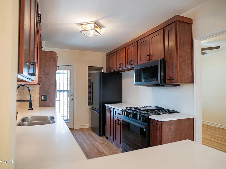 1211 Mesita Dr — Photo 35