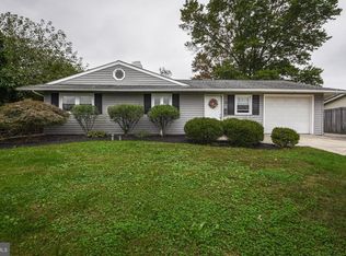 9 Lavender Ln, Levittown, PA 19054