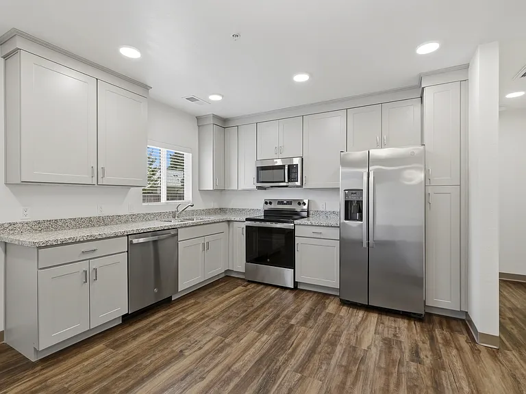533 W Gurley St #3 — Photo 6