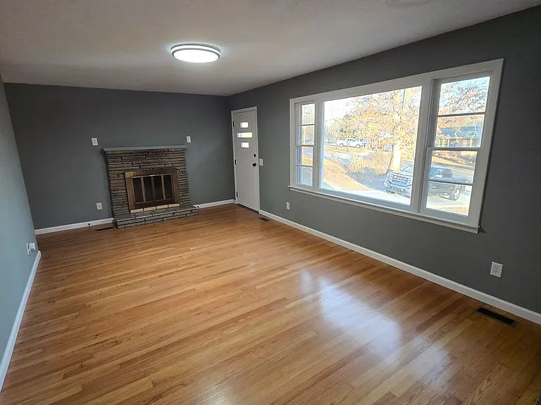 375 Fairfield Dr — Photo 4